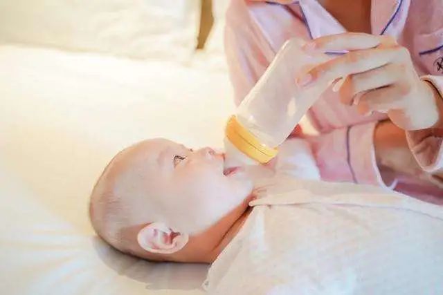 合肥育婴师告诉你宝宝喝奶粉上火怎么办